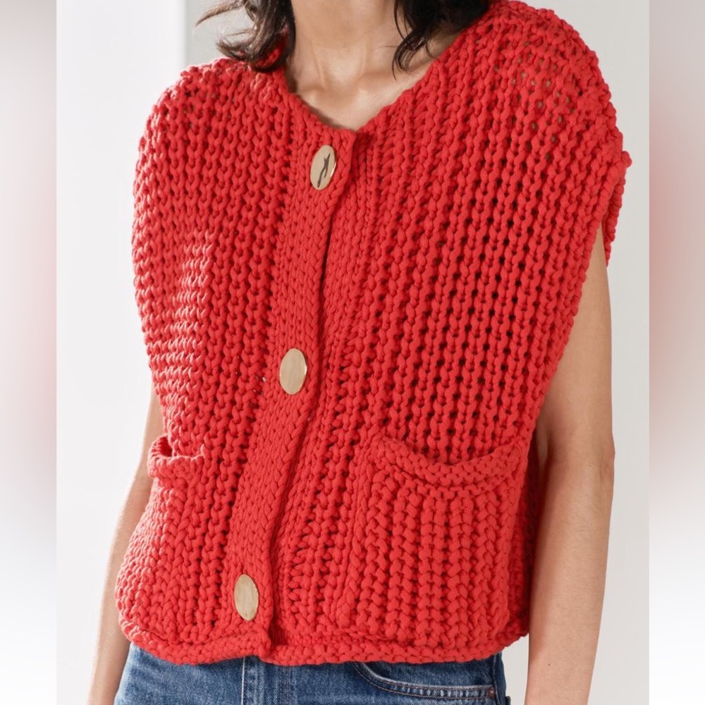 Brand new ZARA chunky knit red vest !!!! Tags on